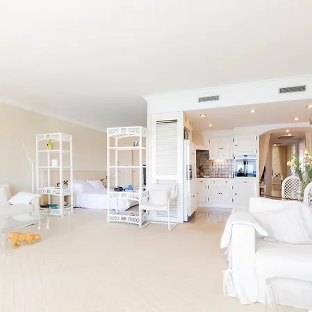 Appartement Pied Dans L'eau, Sea View In The Heart Of Juan Les Pins Antibes